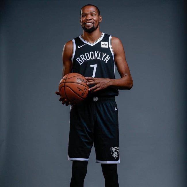 转会市场的 转会市场的