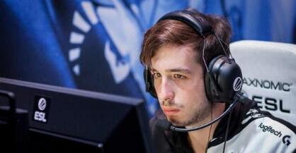 对中卫的苛 对中卫的苛